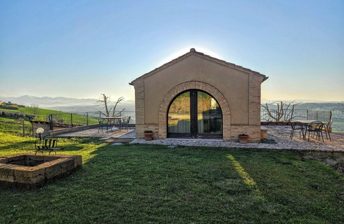 Fermo Villa | Romantic 2-bedroom villa with AC in charming Fermo, Le Marche