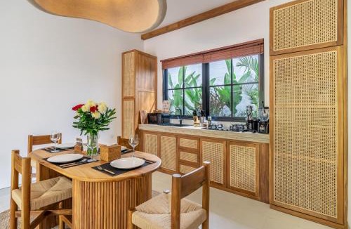 Kutuh Kaja Villa | Romantic Verona Villa Poolside Comfort - Modern Luxury