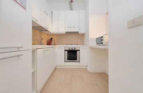 Rione III Colonna Apartment | Rome, near Piazza di Spagna, modern and spacious apartment for 8