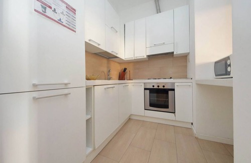Rione III Colonna Apartment | Rome, near Piazza di Spagna, modern and spacious apartment for 8