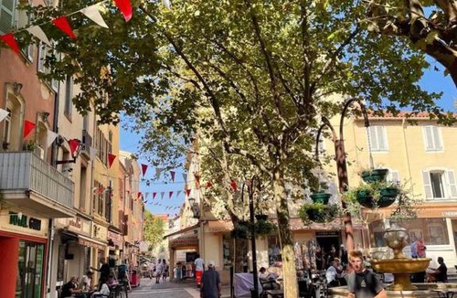Frejus City Centre Apartment | Rooftop 2 bed apartment with Sea View