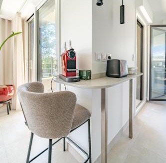 Villeneuve Loubet Beach Apartment | Rooftop 3 pièces avec Piscine face mer