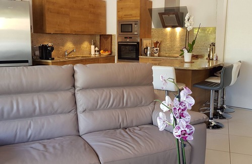 French Riviera Apartment | Rooftop villa with Jacuzzi and sea view 50m from Monaco.