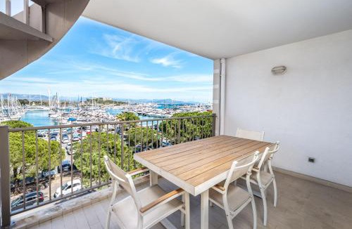 Antibes City Centre Apartment | ROOFTOP -Vue port, 4 pers, climatisé, terrasse, jaccuzi, parking