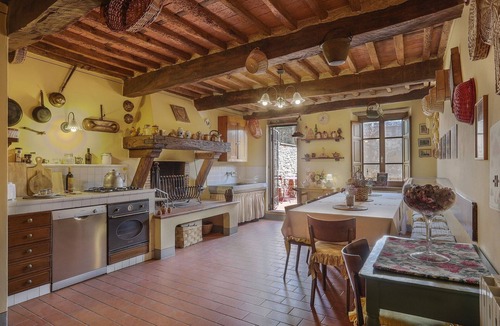 Montecarlo Apartment | Room 'Cannella Triple - Ground Floor' with Shared Terrace and Wi-Fi