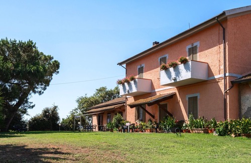 Grosseto Apartment | Room 'Col Moschin - Camera 3' with Shared Terrace, Wi-Fi and Air Conditioning