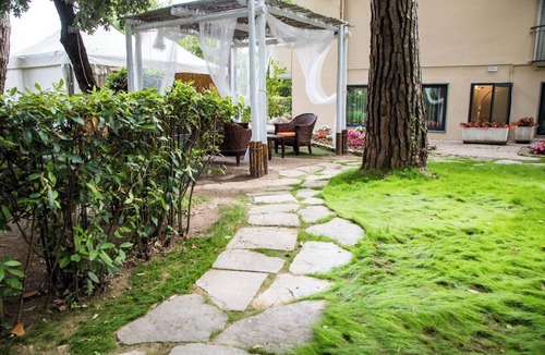 Ronchi Apartment | Room 'Doppia - Letti Singoli' with Shared Garden, Wi-Fi and Air Conditioning