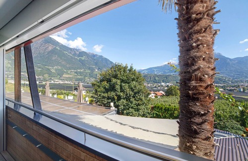 Marlengo Apartment | Room 'Doppia Vista Panoramica Sup 101' with Mountain View, Wi-Fi and Air Conditioning