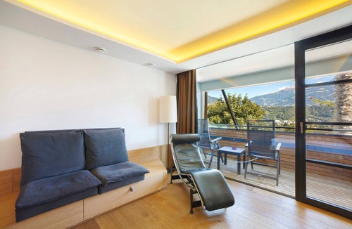 Marlengo Apartment | Room 'Doppia Vista Panoramica Sup 101' with Mountain View, Wi-Fi and Air Conditioning