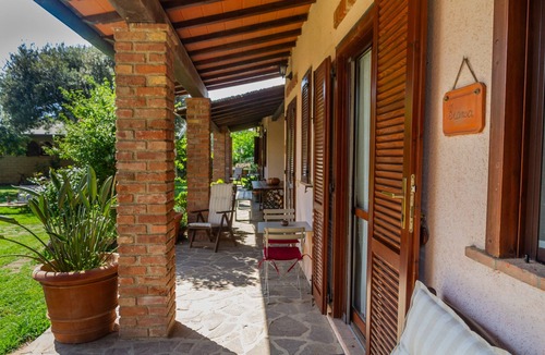 Montorsaio Apartment | Room 'Lillastro - La Bianca' with Shared Garden, Wi-Fi and Air Conditioning