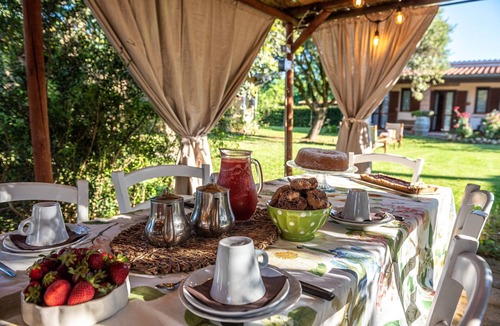 Montorsaio Apartment | Room 'Lillastro - La Bianca' with Shared Garden, Wi-Fi and Air Conditioning