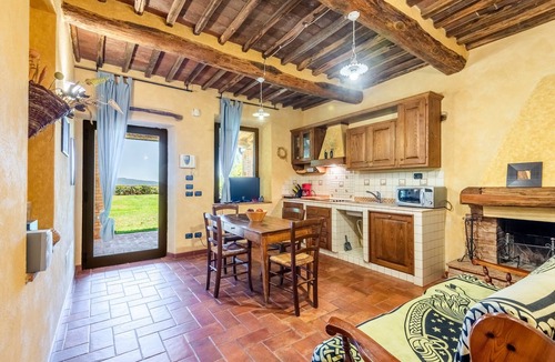 Monticiano Apartment | Room 'Marroneto - Camera 2' with Mountain View, Shared Pool and Wi-Fi