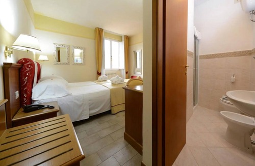 Bagni di Lucca Apartment | Room 'Matrimoniale 3' with Shared Garden, Wi-Fi and Air Conditioning