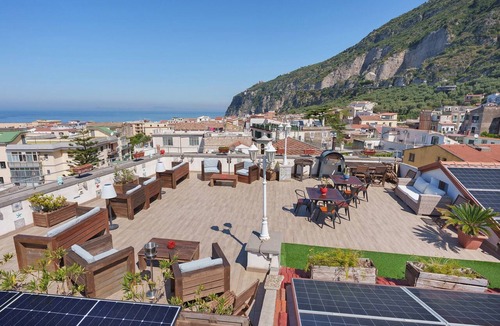 Meta Apartment | Room 'Matrimoniale Mansardata' with Shared Terrace, Wi-Fi and Air Conditioning