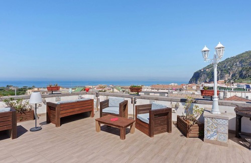 Meta Apartment | Room 'Matrimoniale Mansardata' with Shared Terrace, Wi-Fi and Air Conditioning