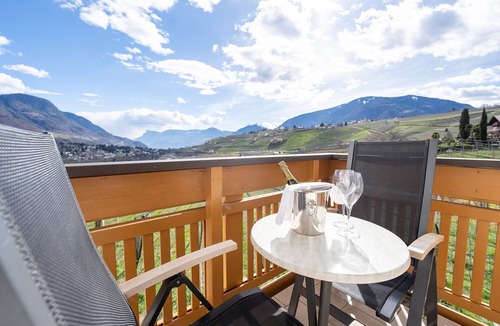 Merano Apartment | Room 'Passerblick Suite 2' with Mountain View, Wi-Fi and Air Conditioning