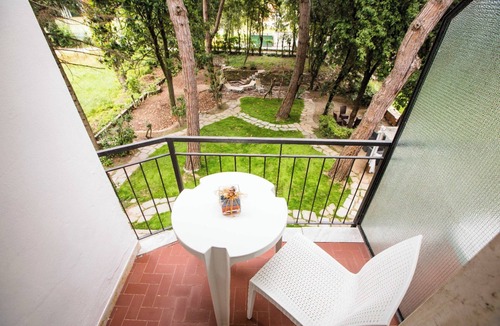Ronchi Apartment | Room 'Tripla' with Shared Garden, Wi-Fi and Air Conditioning