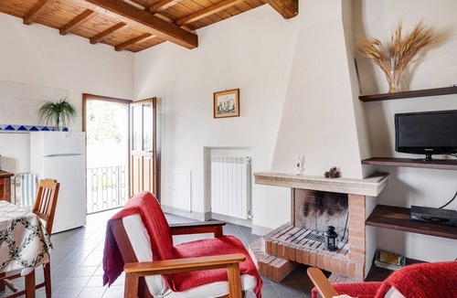 Figline e Incisa Valdarno House | Rustic Getaway in Tuscan Hills