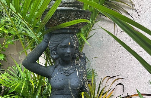 Penestanan Villa | Rustic 2 bedroom jungle retreat with AC in the heart of Ubud