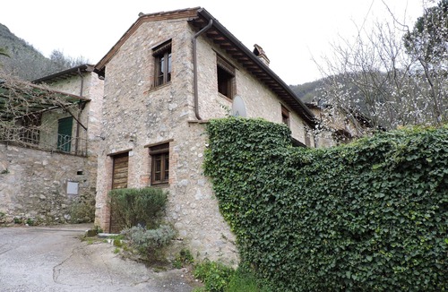 Camaiore House | RUSTIC CHIARA, inserted in the green hills of Camaiore