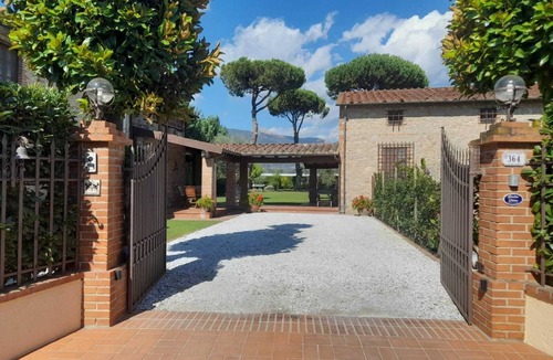 Camaiore House | Rustico Diana 3 km from the sea 20% sea tent air condit Wi-Fi price all included