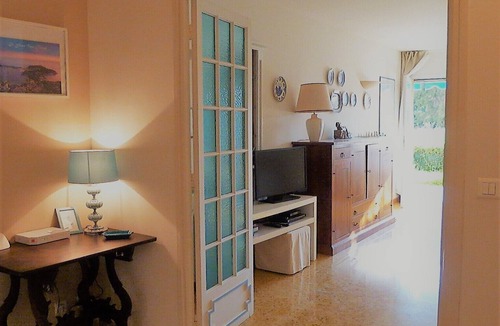 Saint-Jean-Cap-Ferrat Apartment | S.Jean Cap Ferrat Apartment garden/terrace Beach 2 min street front