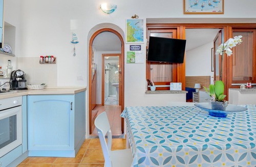San Teodoro City Centre House | 'San Teodoro Holiday House A' with Wi-Fi, A/C & Terrace