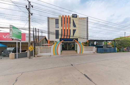 Tegal Hotel | Sans Hotel Sky Home Syariah Tegal