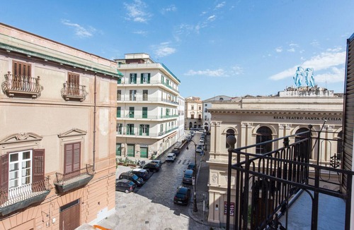 Centro Storico Apartment | Santa Cecilia Apartment 6A by Wonderful Italy