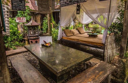 Kaliasem House | Santhika Bed and Breakfast Lumbung bungalow
