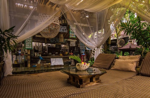 Kaliasem House | Santhika Bed and Breakfast Lumbung bungalow