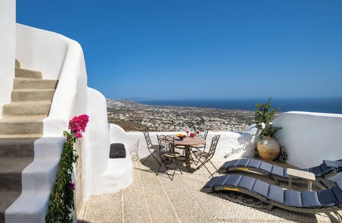 Pyrgos Villa | Santorini Vista Legacy Retreat - Live the history, wake to the view!