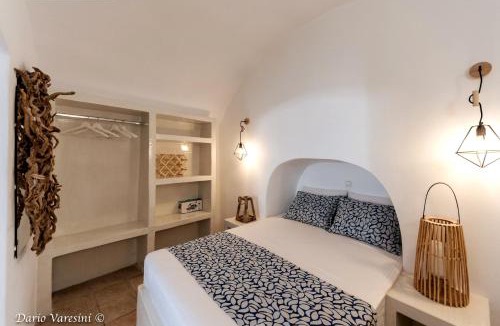 Pyrgos House | Santorinian Lava House
