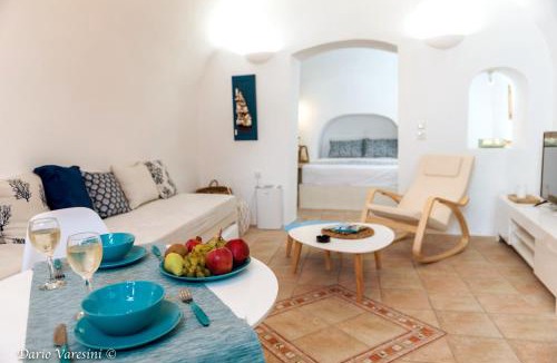 Pyrgos House | Santorinian Lava House
