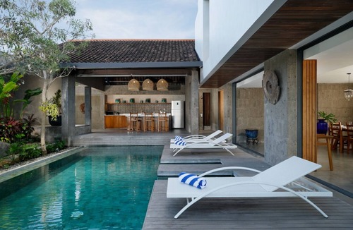 Jimbaran Bay Villa | Santos Cliff View by Nakula
