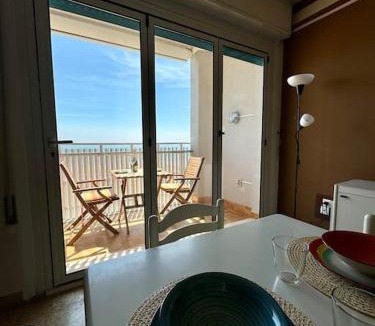 Lignano Sabbiadoro Apartment | Scenografico fronte mare, 5 piano con terrazzo e P privato