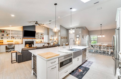 Orlando House | Screened Lanai + Fenced Yard: Luxe Orlando Home