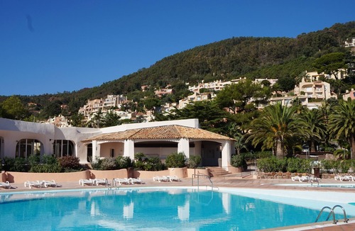 Theoule-Superieur Apartment | sea ​view Apartment Direct access private beach, swimming pools, sauna, hammam, tennis etc.