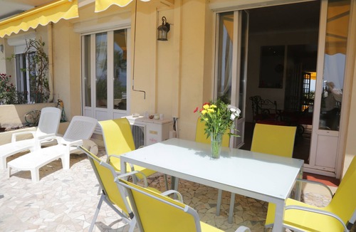 Cannes City Centre Apartment | Sea view, Beach-Front Cannes Apart, Central, 2 Bed/2 Bath,A/C,Parking, Wifi