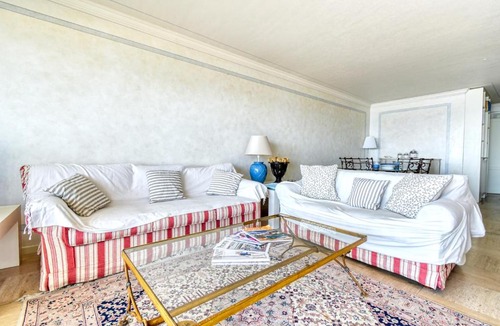 Pointe Croisette Apartment | Sea View Flat, beach access by GuestReady