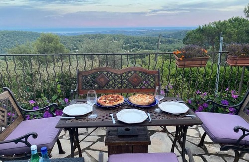 Tourrettes-sur-Loup Villa | Sea views from the pool and from every room at Villa 'Pura Vida'!