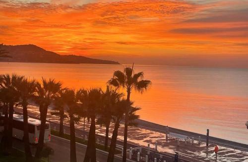 La Californie Apartment | Seafront Apartment for 6 Promenade des Anglais