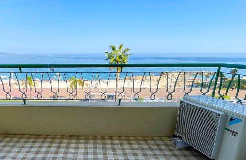 La Californie Apartment | Seafront Apartment for 6 Promenade des Anglais