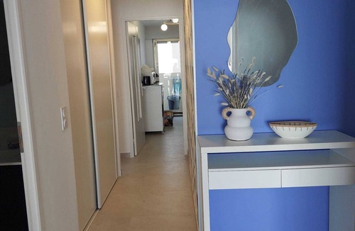 Cap-d'Antibes Condo | Seafront one bedroom apartment with a terrasse, swimming pool and a parking