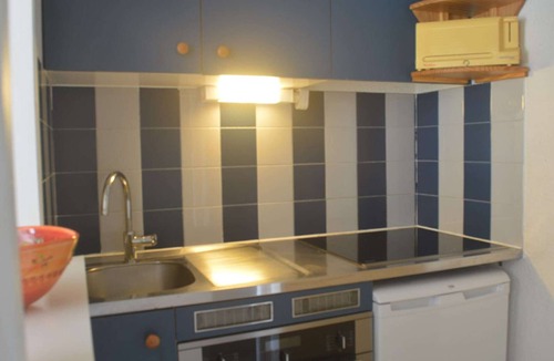 Frejus Plage Apartment | Seaside studio cabin, 4 pers, terrace, quiet residence