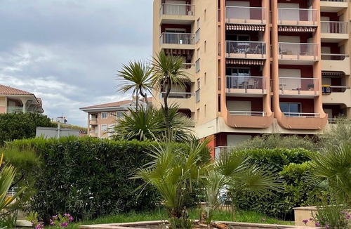 Frejus Port Apartment | Seaside studio with harbor view (renovated 06/2024) with air conditioning & parking