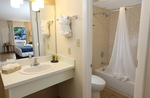 Kissimmee Hotel | Seasons Florida Resort