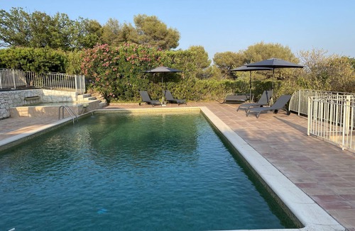 Saint-Laurent-du-Var Villa | Secluded villa with sea view and large swimming pool