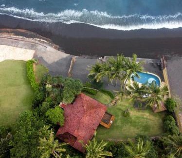 Jasri House | Secret Moon Beach House
