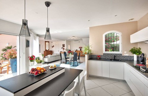 Saint-Raphael Villa | Secured Private Domain, Amazing Cannes Bay View, Close to Beach,Tennis Court,CA